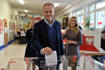 Donald Tusk podczas głosowania w Sopocie