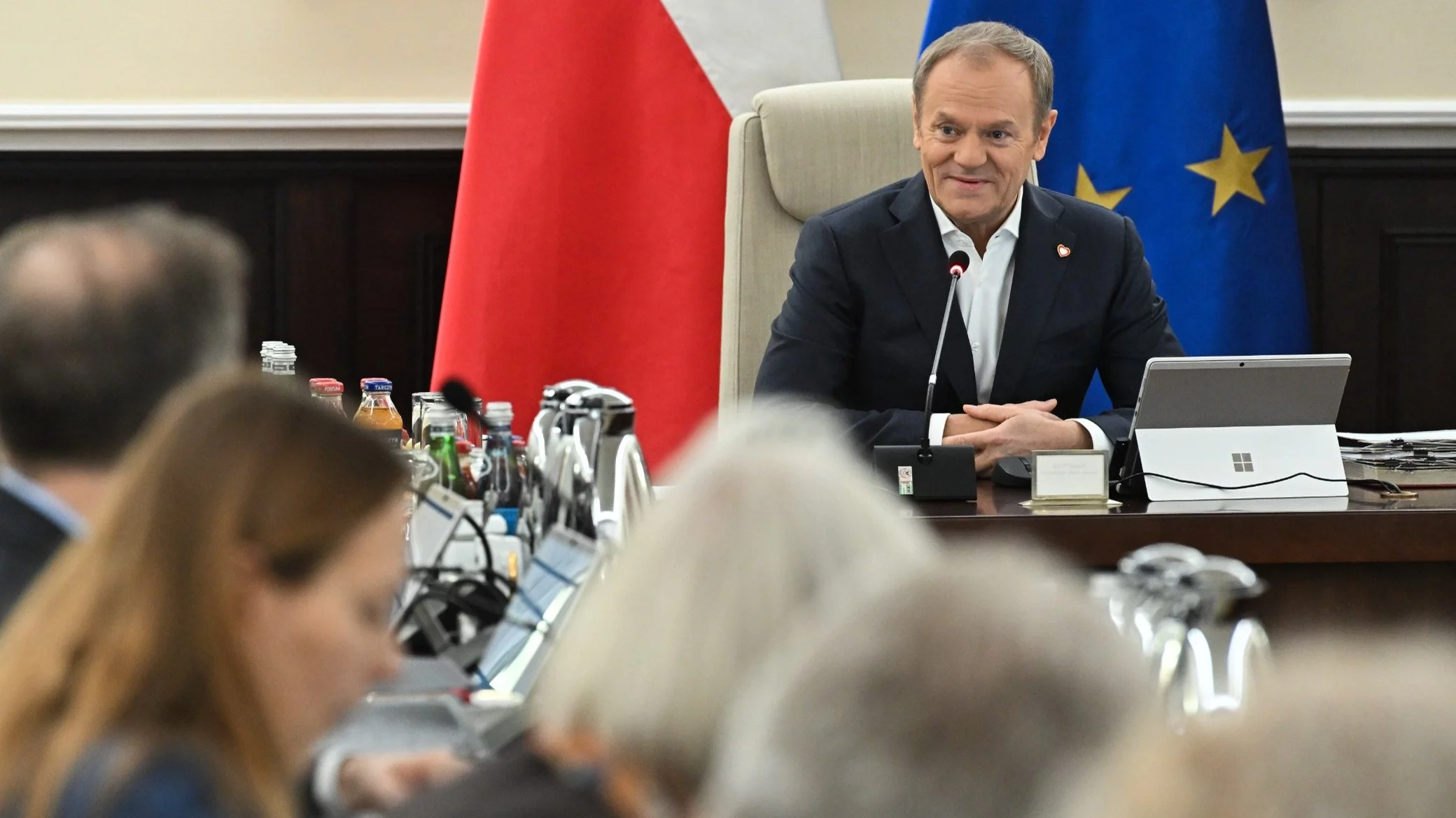 Premier Donald Tusk przed rozpoczęciem posiedzenia rządu w siedzibie Kancelarii Prezesa Rady Ministrów