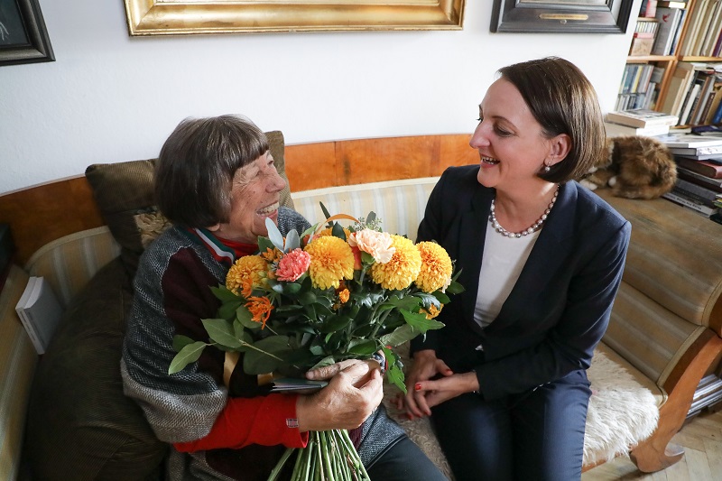 Dr Izabella Galicka odznaczona medalem Gloria Artis