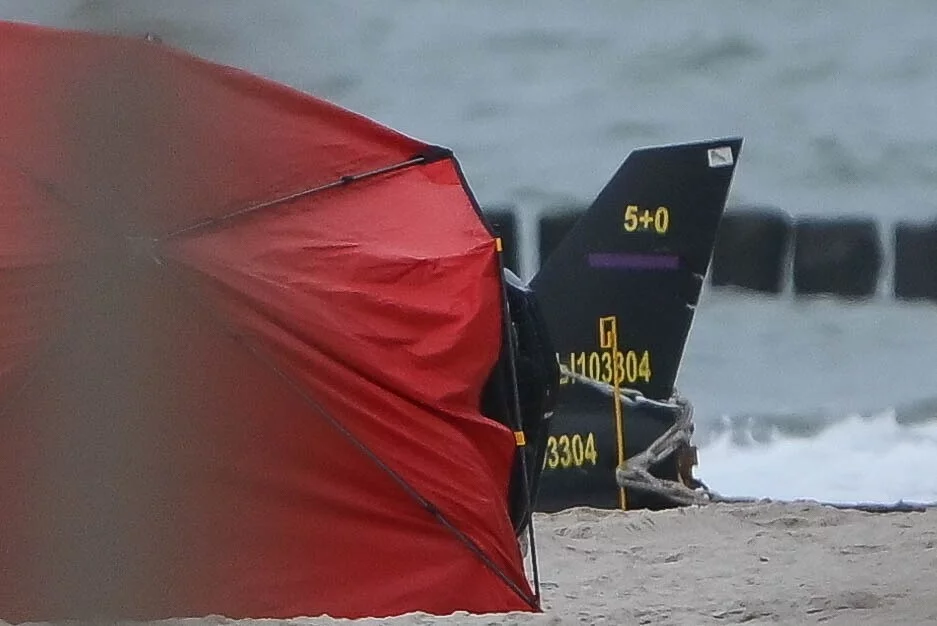 Wojskowy bezzałogowiec na plaży w Rusinowie