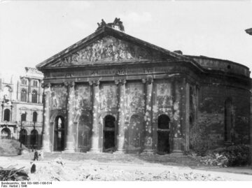 Druga wojna światowa. Ruiny katedry św. Jadwigi w Berlinie