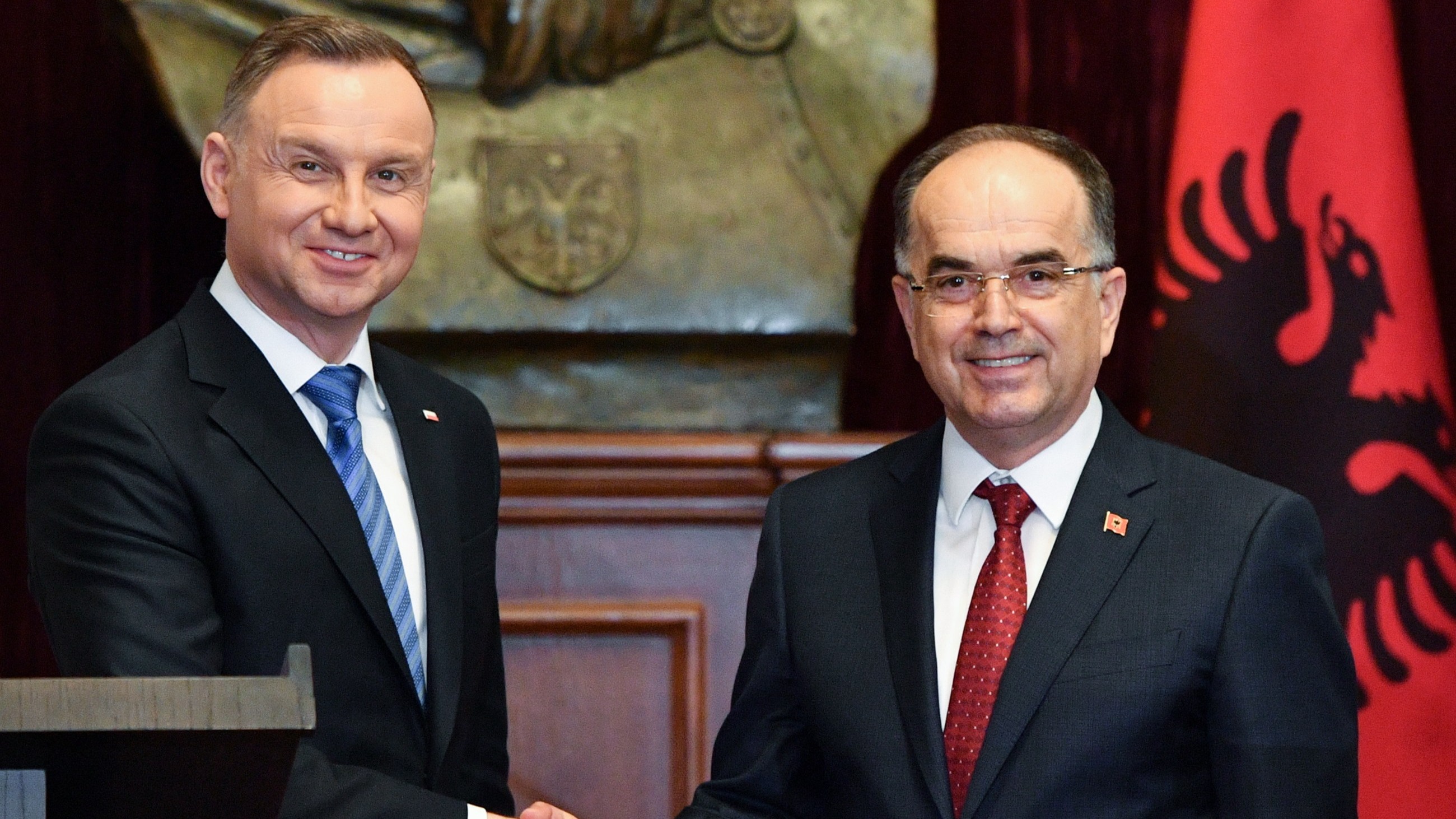 Prezydent RP Andrzej Duda (L) i prezydent Albanii Bajram Begaj (P) na konferencji prasowej