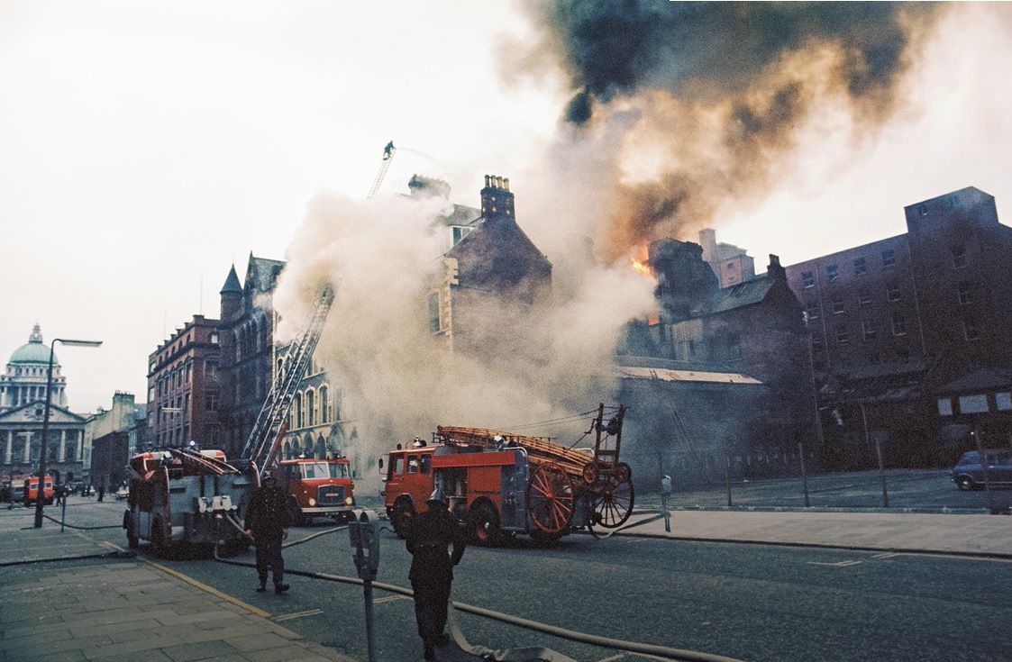 Zamach bombowy przeprowadzony przez IRA w Belfaście 6 listopada 1971 r.