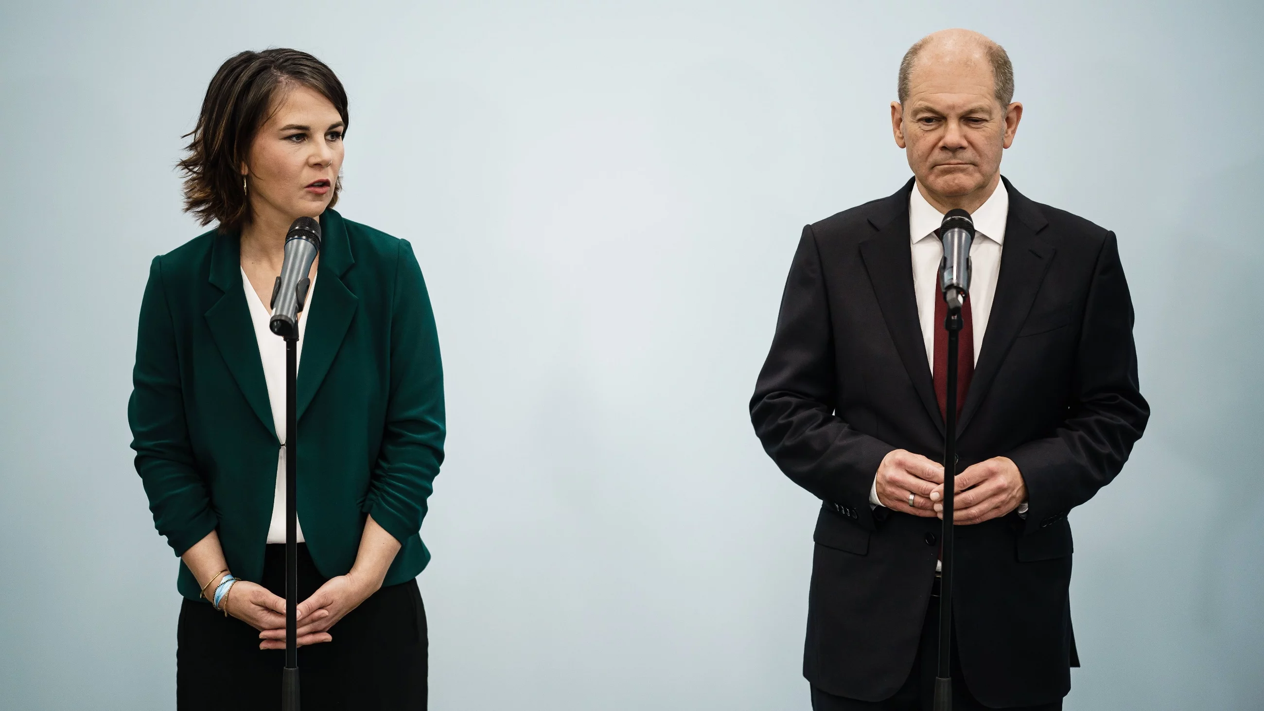 Annalena Baerbock i Olaf Scholz na konferencji prasowej