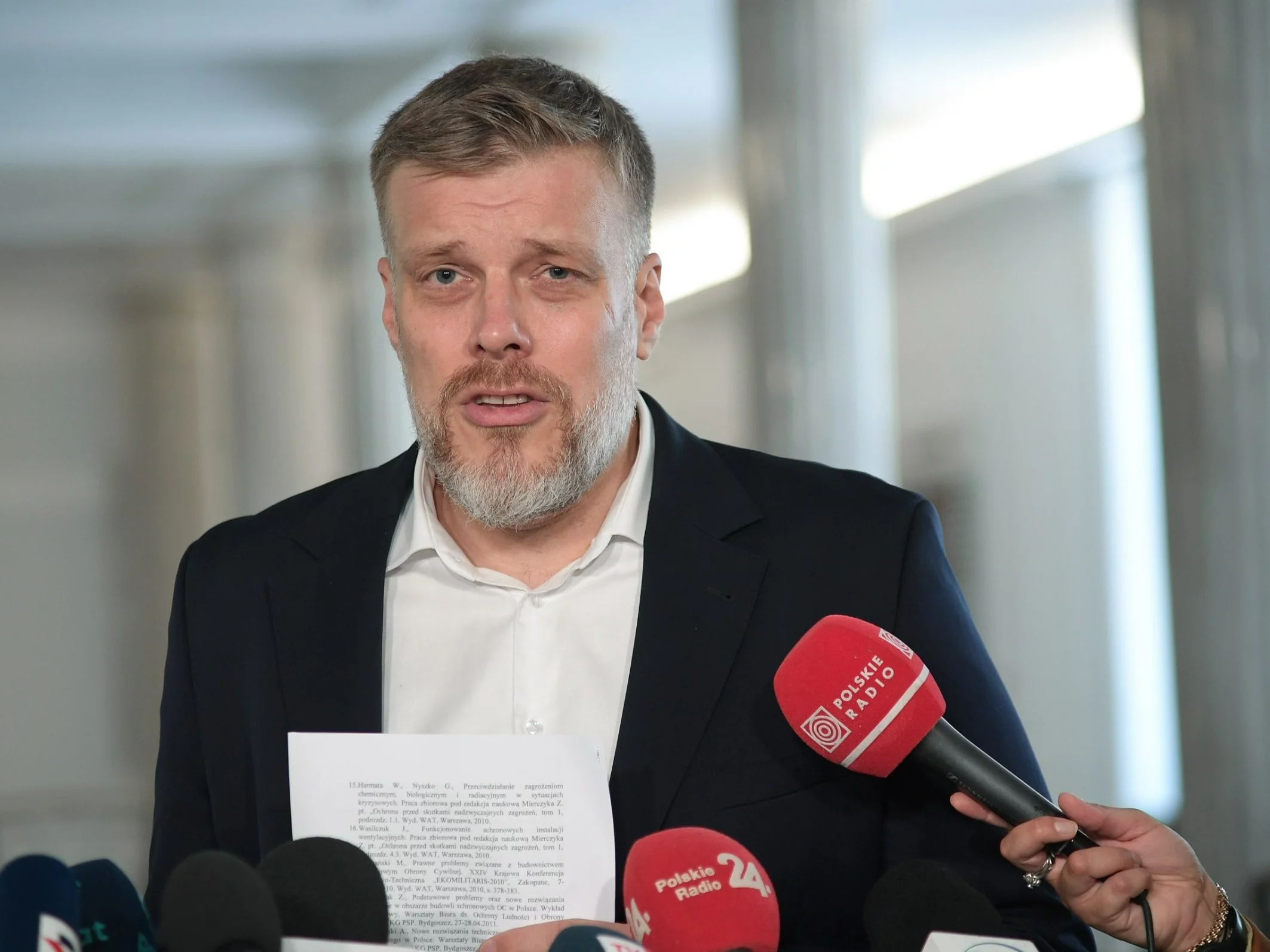 "Układ handlowy korzystny dla SLD". Zandberg uderza w Lewicę