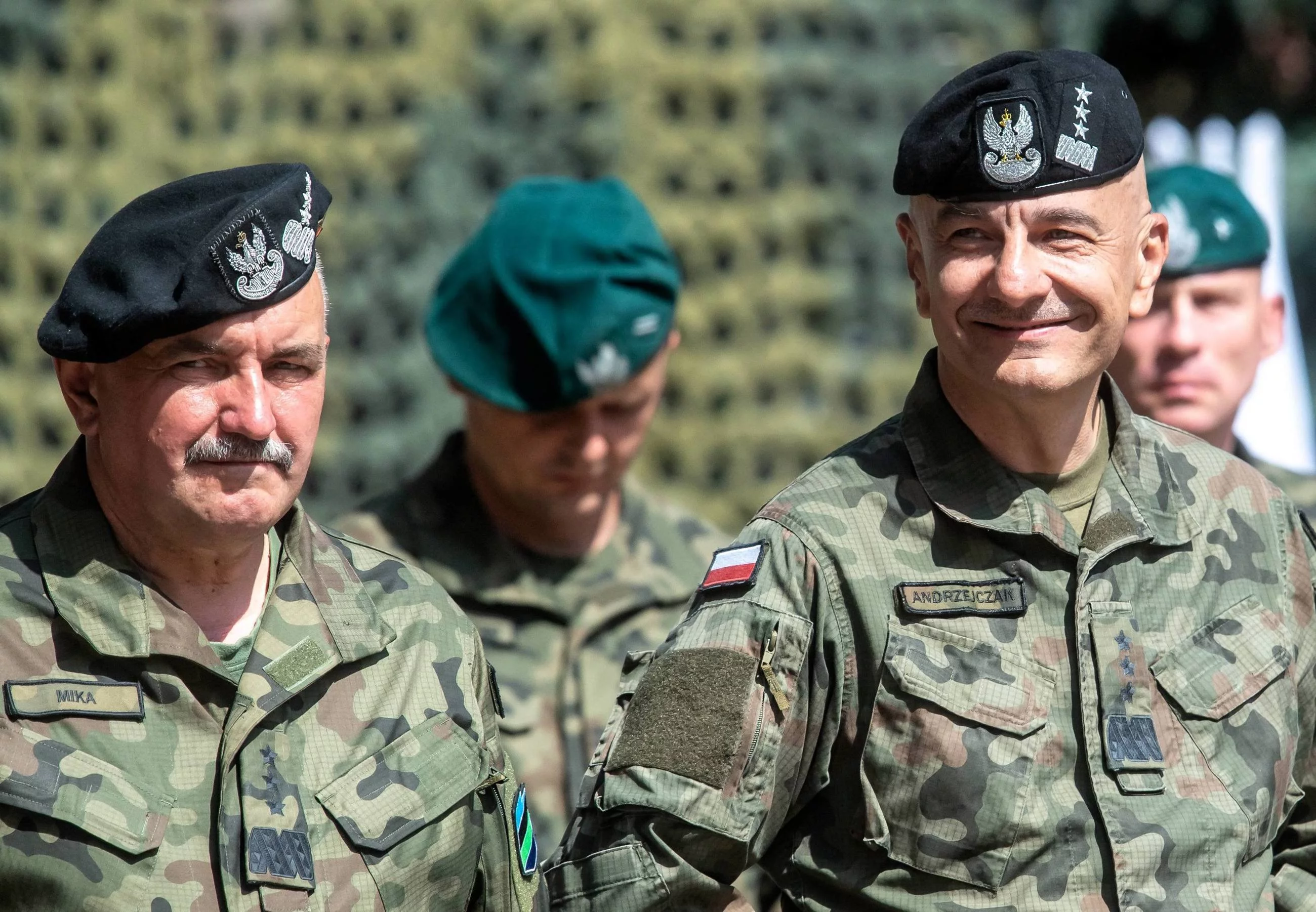 Dowódca Generalny Rodzajów Sił Zbrojnych gen. broni Jarosław Mika (L), Szef Sztabu Generalnego Wojska Polskiego gen. broni Rajmund Andrzejczak