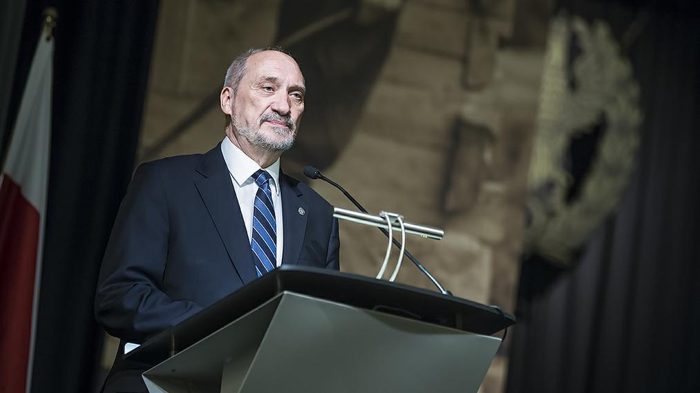 Szef MON Antoni Macierewicz podczas inauguracji roku akademickiego w ASzWoj