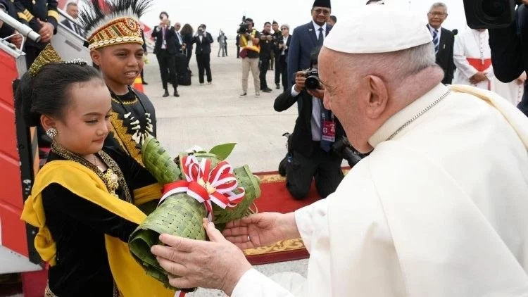 Papież witany w Indonezji