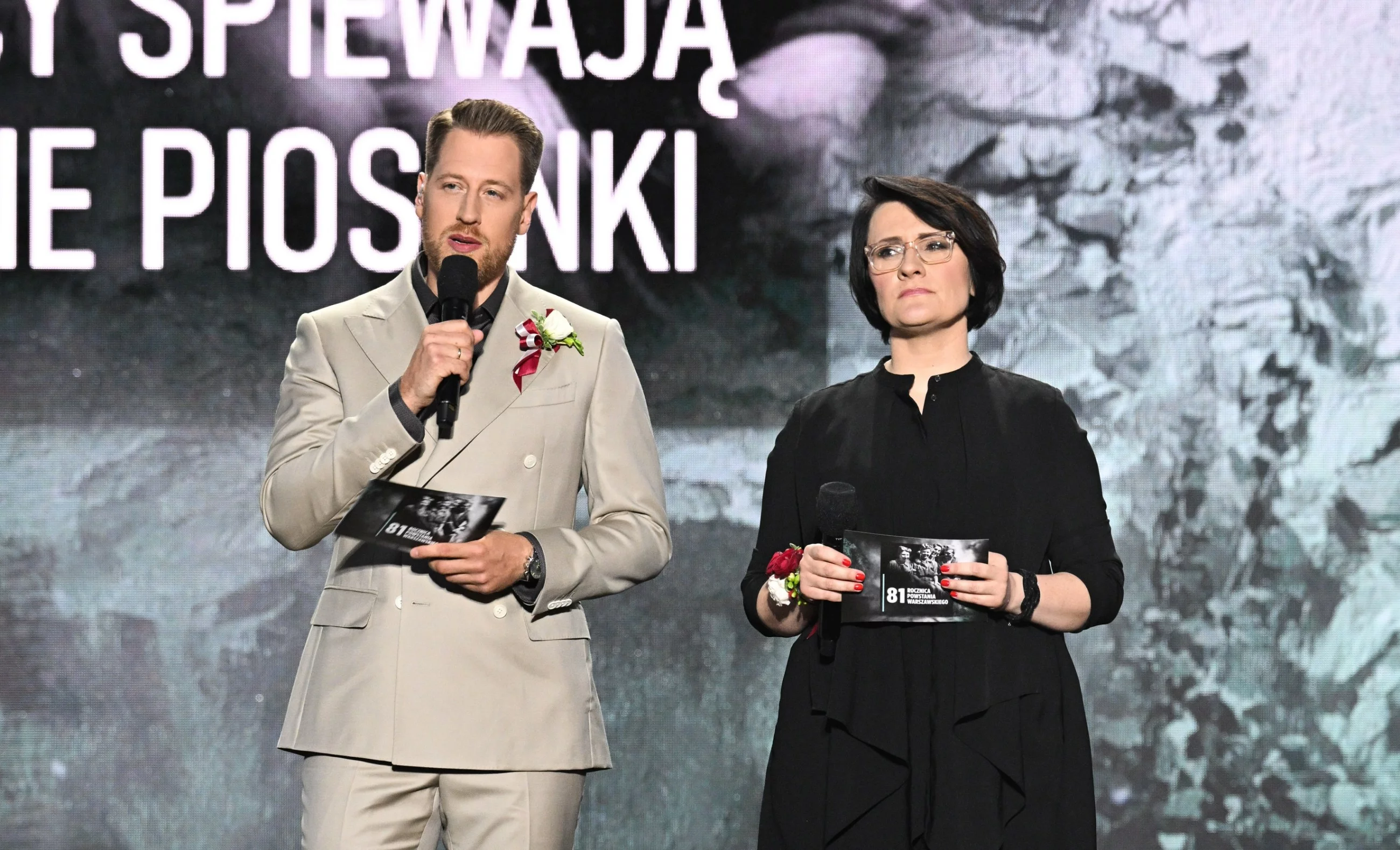 Prowadzący koncert "Warszawiacy śpiewają (nie)zakazane piosenki" Justyna Dżbik-Kluge oraz Robert Stockinger