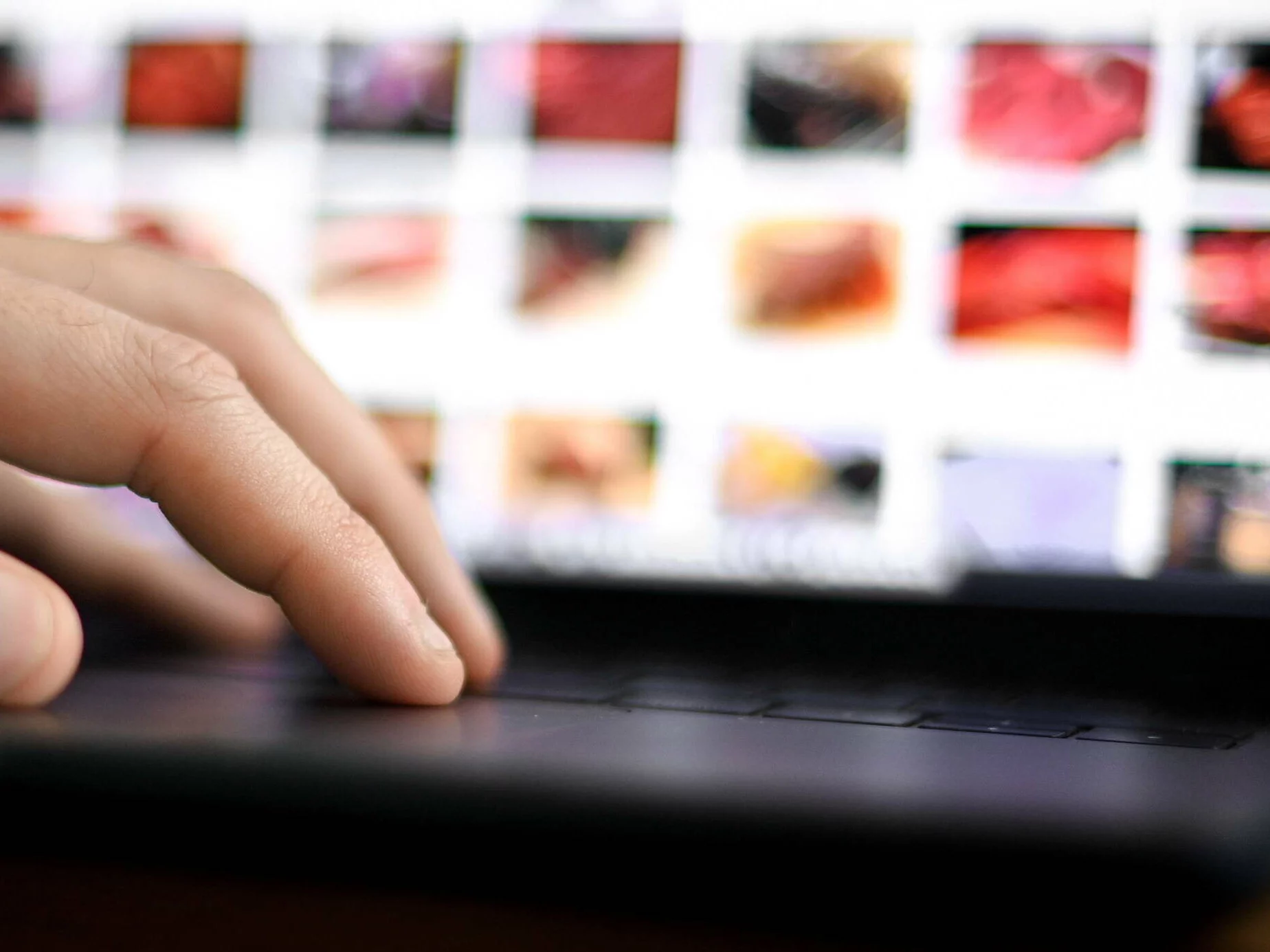 Dzieci i młodzież coraz bardziej zagrożone w internecie