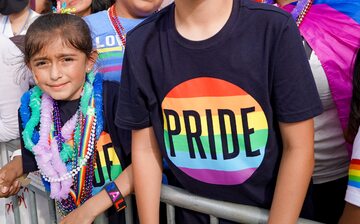 Dzieci na paradzie LGBT, zdjęcie ilustracyjne