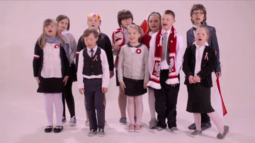 Dzieci z Zespołem Downa śpiewają polski hymn