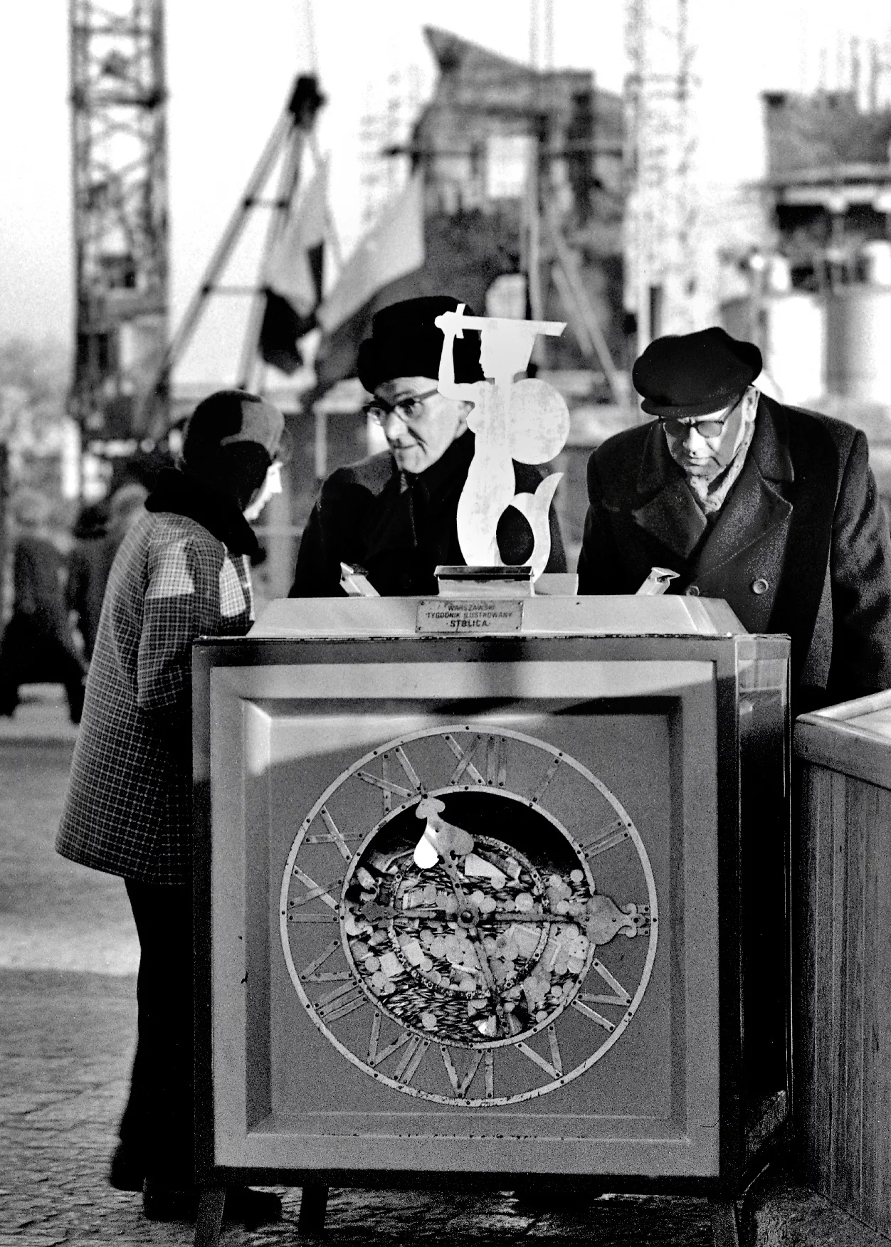 Skarbonka do której zbierano fundusze na odbudowę Zamku, 1972