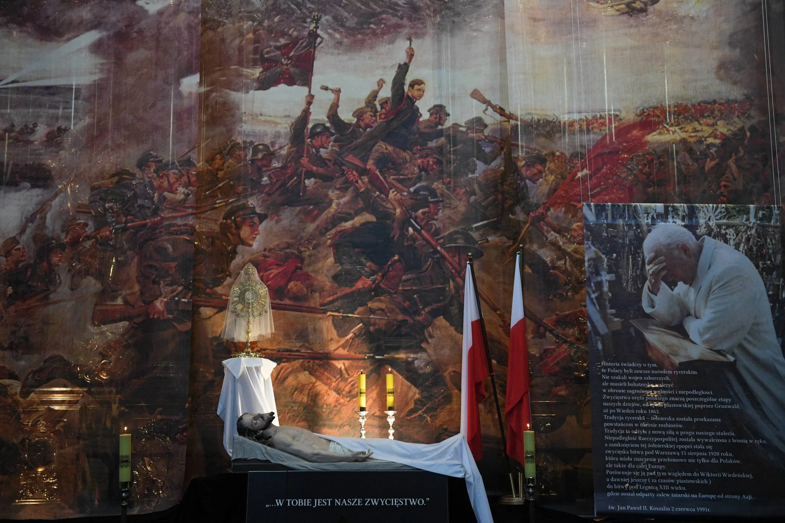 Wielka Sobota. Grób Pański w kościele Świętego Krzyża w Warszawie,