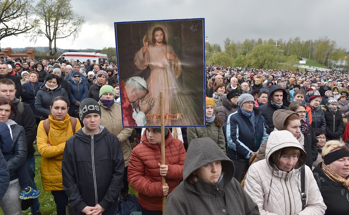 Święto jest ruchome i zależy od daty świąt wielkanocnych, gdyż przypada zawsze w pierwszą niedzielę po Wielkanocy.