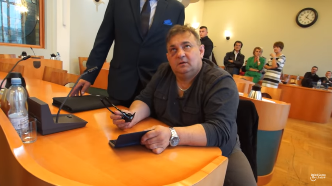 Dziwne zachowanie radnego