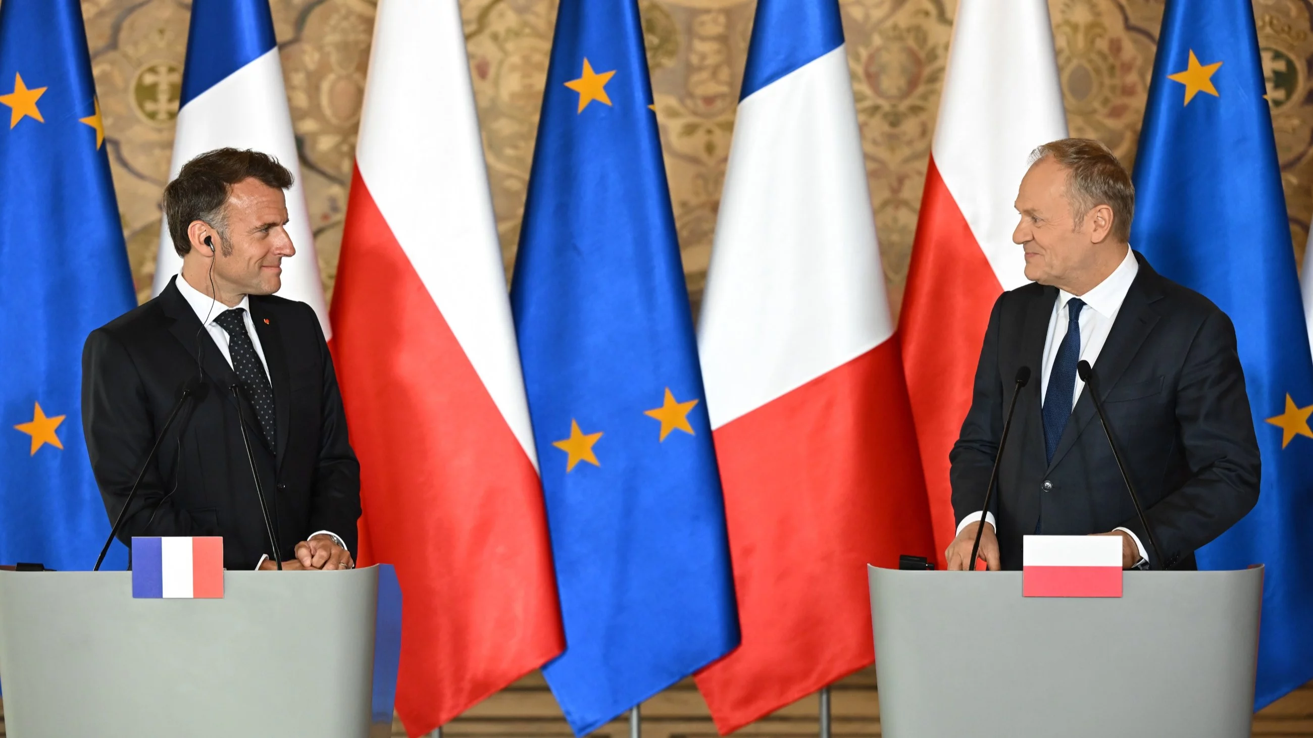 Premier Donald Tusk (P) i prezydent Francji Emmanuel Macron w Gdańsku