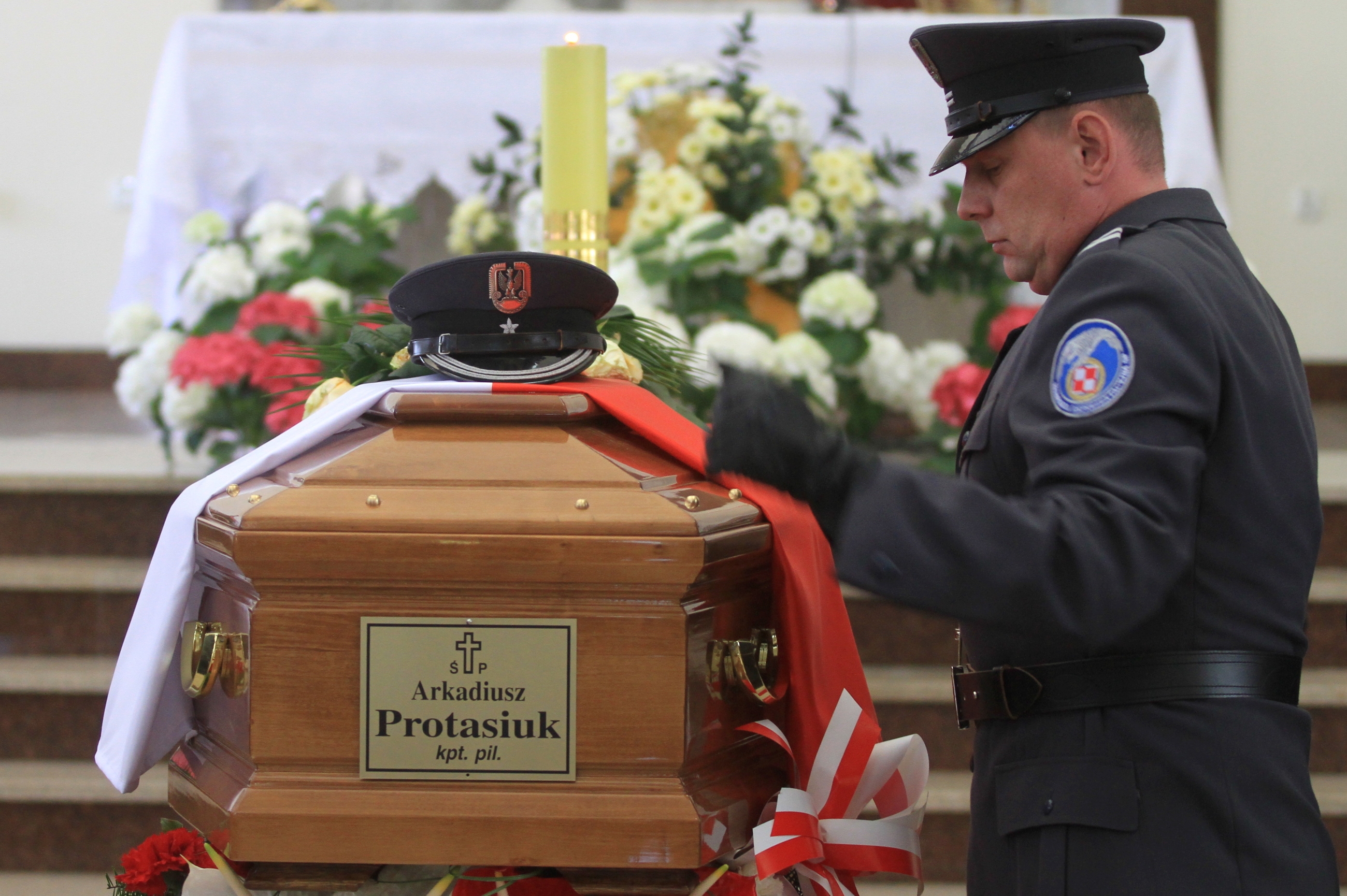 Uroczystości pogrzebowe mjr pilota Arkadiusza Protasiuka w kościele Matki Bożej Nieustającej Pomocy w Grodzisku Mazowieckim