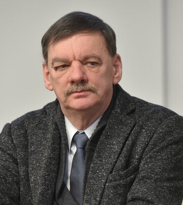 Ekspert historii III Rzeszy prof. Aleksander Lasik podczas prezentacji bazy danych "Załoga SS KL Auschwitz" w Muzeum Histotycznym Miasta Krakowa