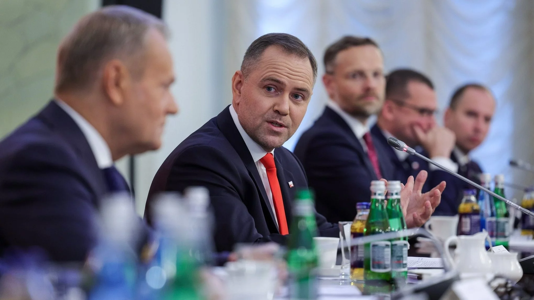 Prezydent Karol Nawrocki i premier Donald Tusk na posiedzeniu Rady Gabinetowej