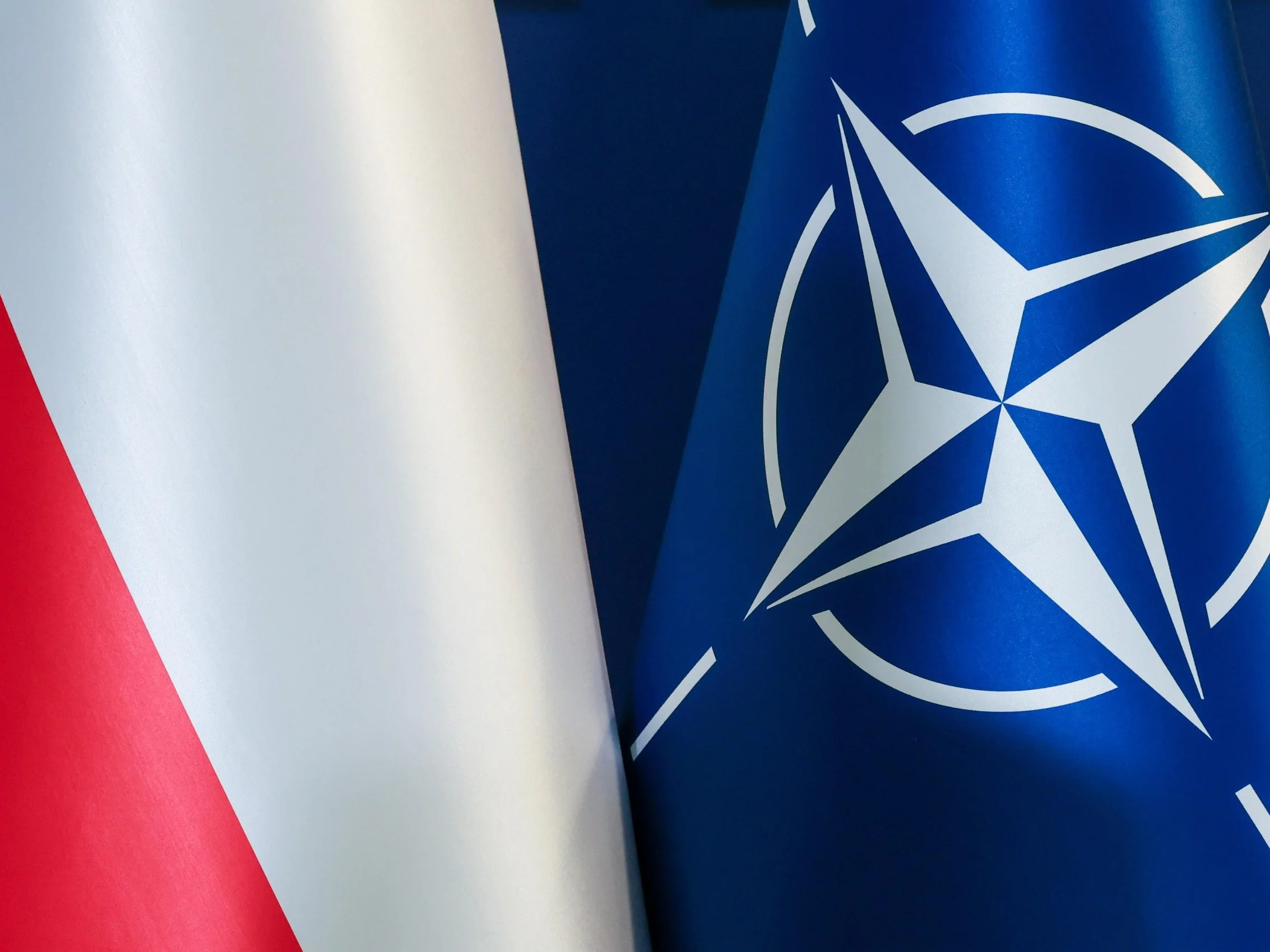 Flagi Polski i NATO