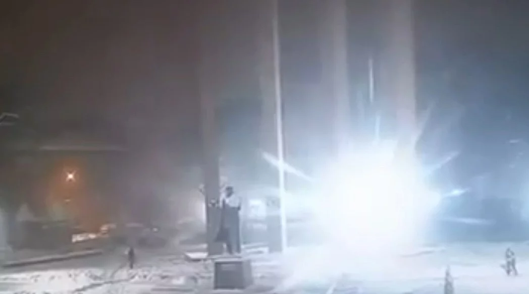 Rosjanie uderzyli dronem obok pomnika Stepana Bandery we Lwowie