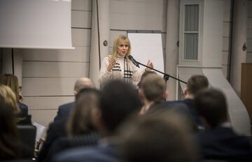 Elżbieta Bieńkowska spotkała się ze studentami z EDS