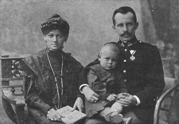 Emilia and Karol Wojtyłowie z synem Edmundem (rodzice i brat papieża Jana Pawła II)