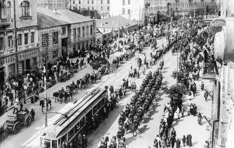 Polscy i ukraińscy żołnierze w Kijowie, maj 1920 r