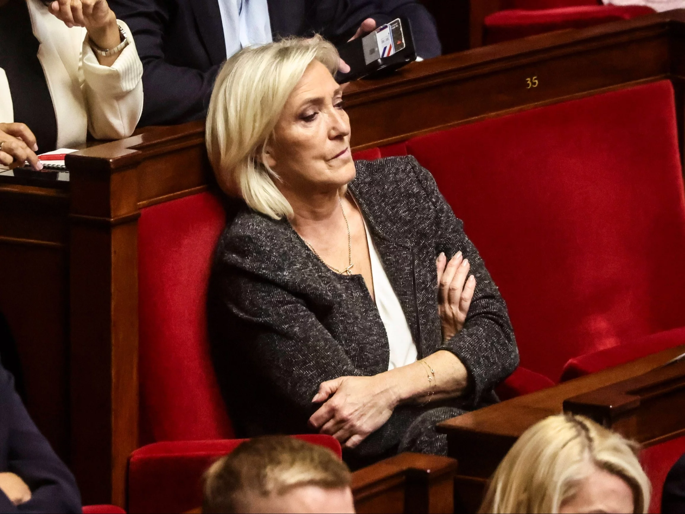 Establishment bardzo boi się Le Pen. Przesądzili o zakazie startu w wyborach