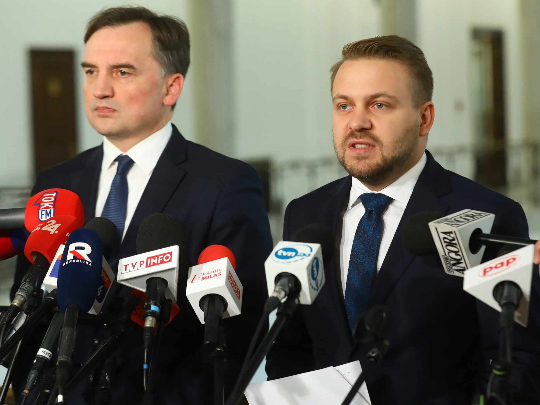 Minister sprawiedliwości, prokurator generalny Zbigniew Ziobro i wiceminister klimatu i środowiska Jacek Ozdoba