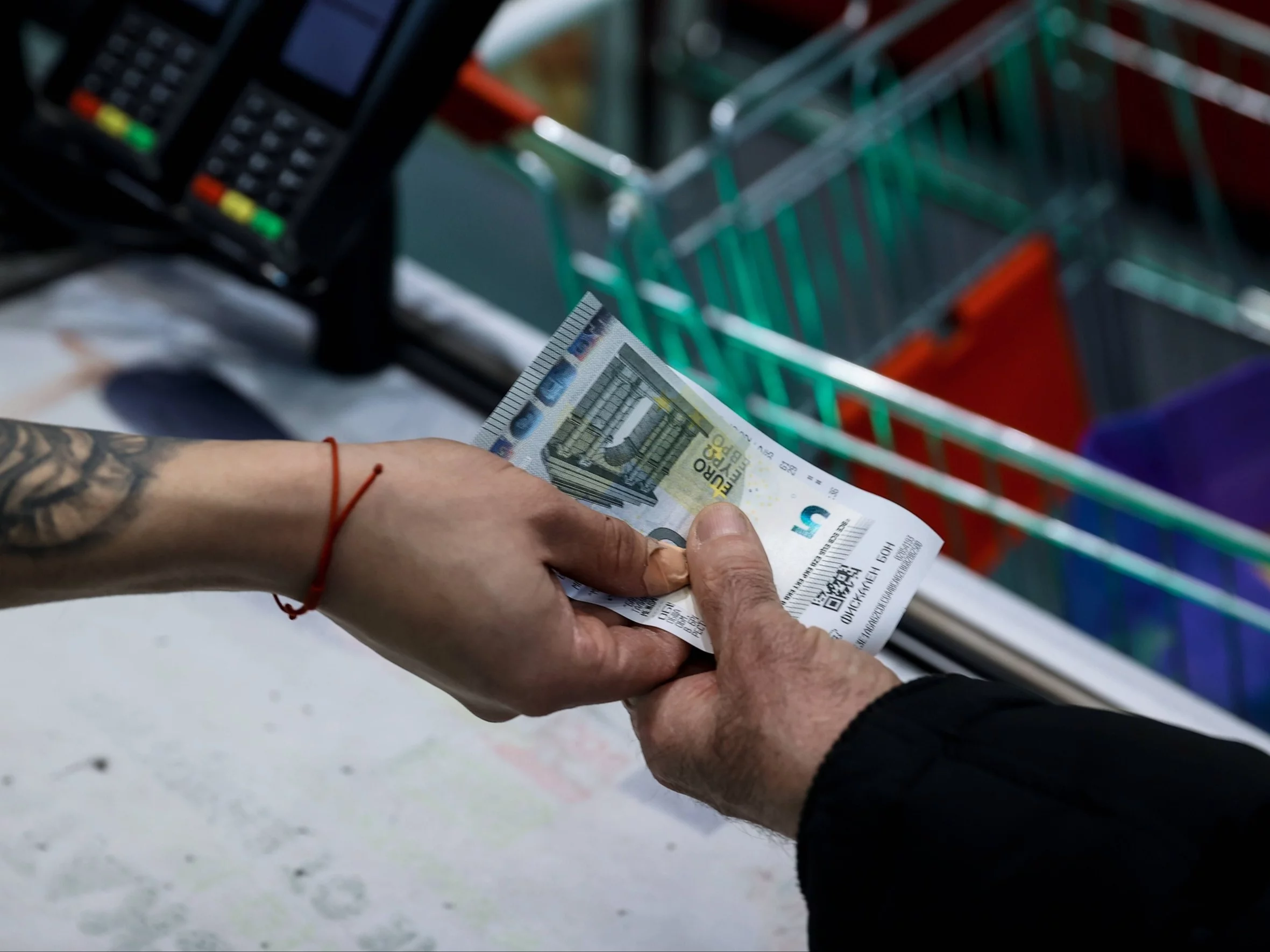 Nowy kraj w strefie euro. Chrześcijańskie symbole na monetach