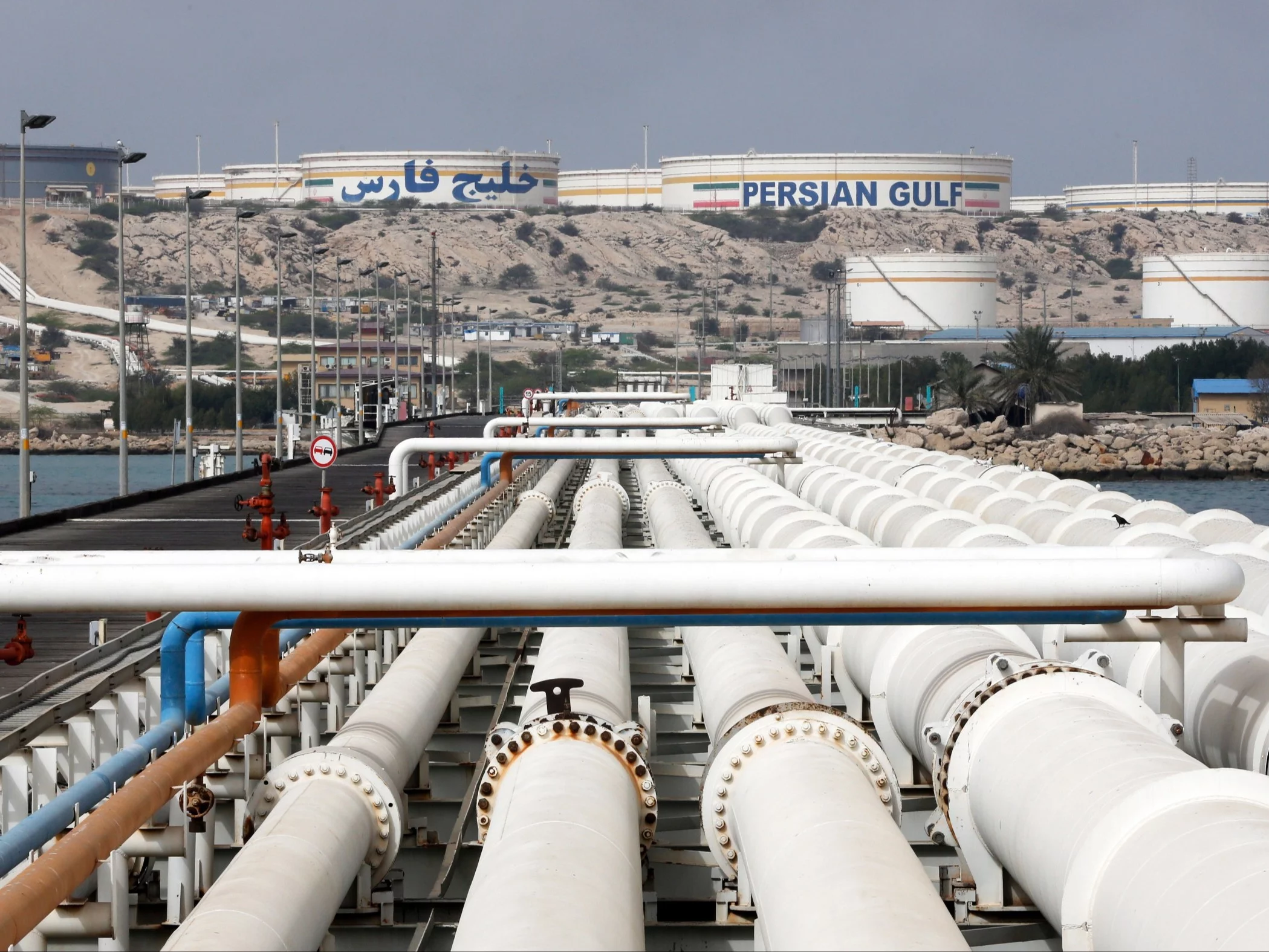 Infrastruktura naftowa na irańskiej wyspie Chark