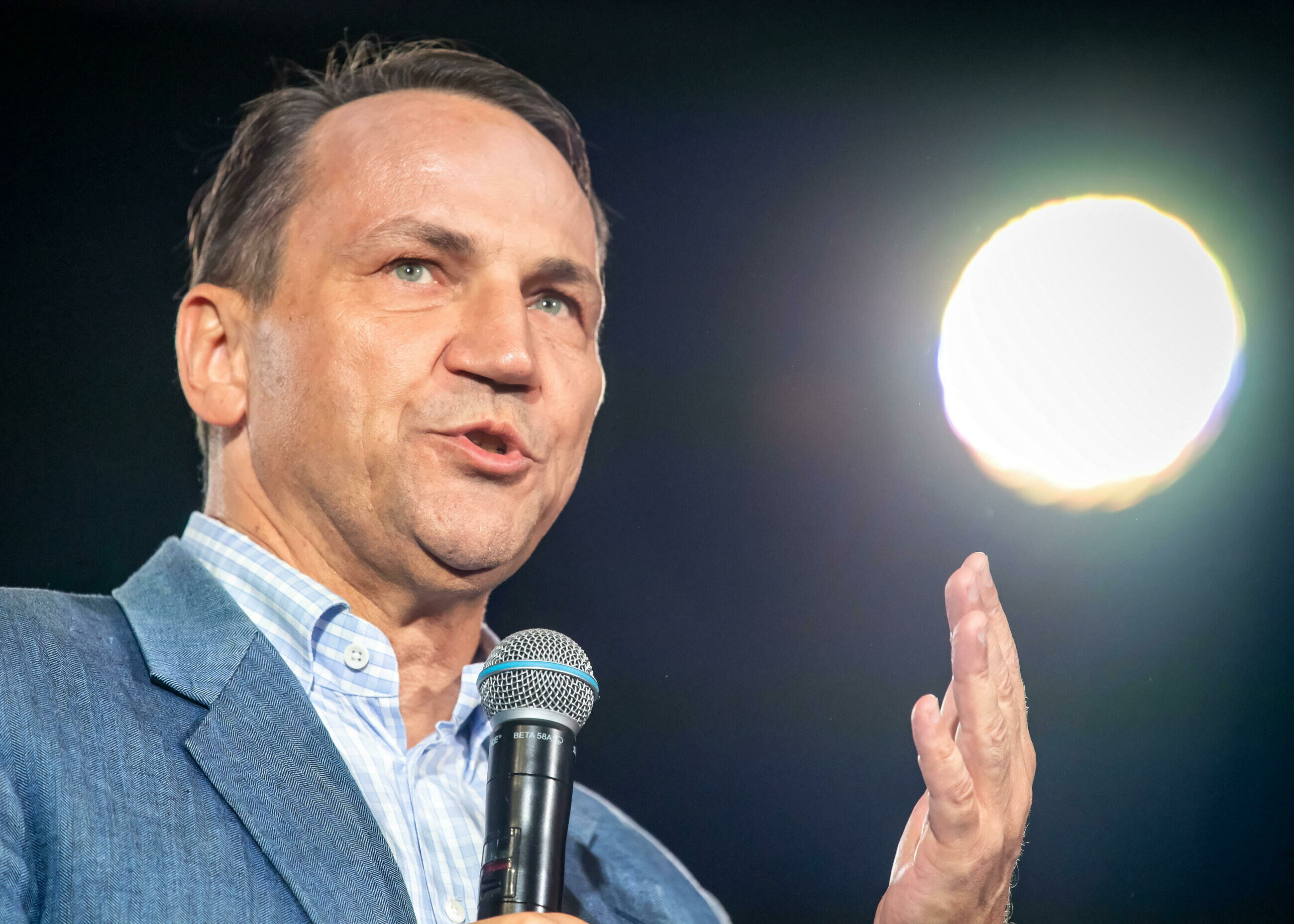 Sikorski przyznaje rację Jakiemu ws. Amerykanów - Vimarsana News