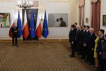 ezydent Andrzej Duda (L) podczas uroczystości desygnacji na premiera dotychczasowego szefa rządu Mateusza Morawieckiego.