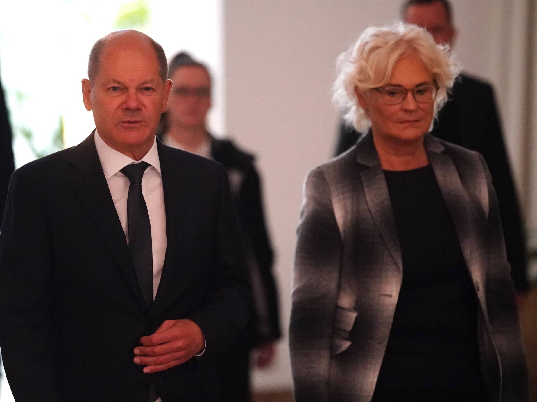 Kanclerz Olaf Scholz i była minister obrony Niemiec Christine Lambrecht