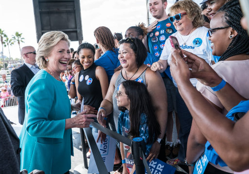 W lipcu FBI podjęło decyzję, że pomimo działań Sekretarz Stanu niezgodnych z wewnętrznymi procedurami Departamentu Stanu, Clinton nie usłyszy zarzutów kryminalnych.