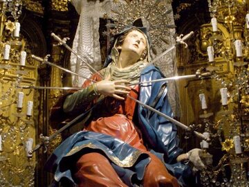 Figura Matki Bożej przebitej siedmioma mieczami boleści w kościele św. Krzyża w Salamance