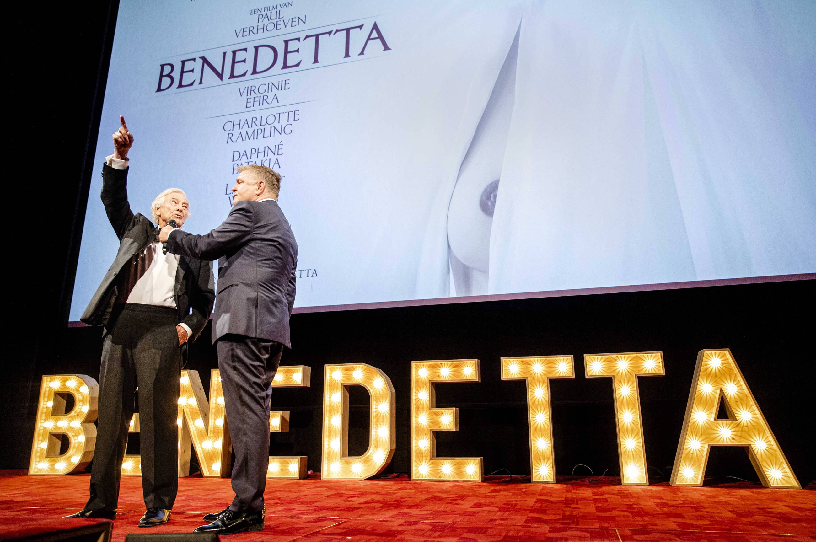 Paul Verhoeven i Rene Mioch na premierze filmu "Bendetta"