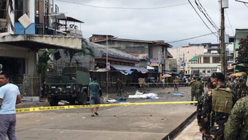Filipińscy żołnierze na miejscu ataku