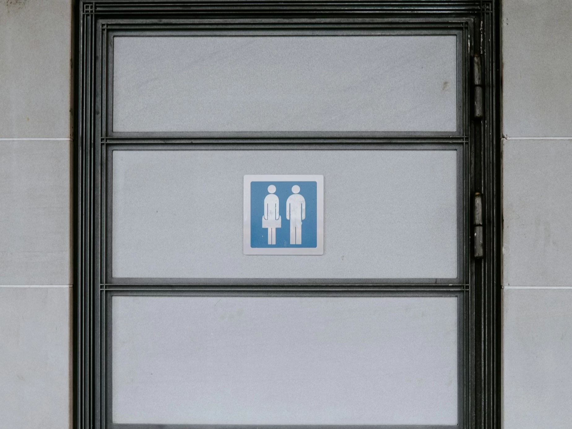 Filmował ludzi w toaletach. 42-letni Niemiec aresztowany