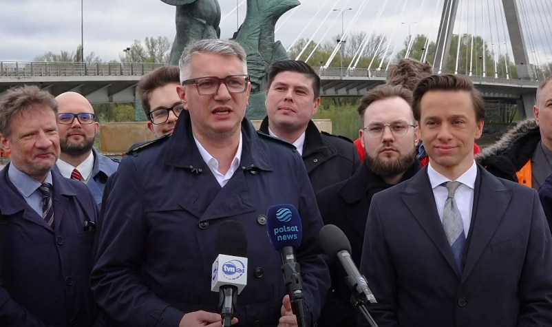 Przemysław Wipler i Krzysztof Bosak podczas konferencji prasowej Konfederacji i Bezpartyjnych Samorządowców