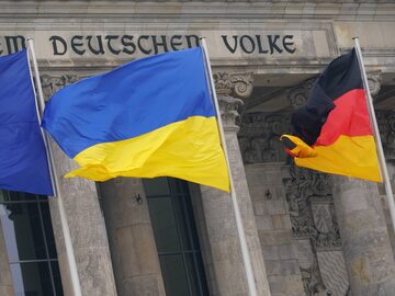 Flaga Ukrainy i Niemiec, zdjęcie ilustracyjne