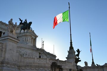 Flaga Włoch. Rzym. Zdj. ilustracyjne
