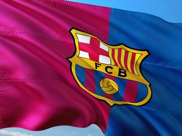 Flaga z logiem FC Barcelony