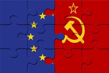 Flaga Związku Radzieckiego i flaga Unii Europejskiej