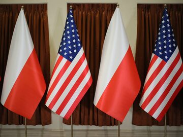 Flagi Polski i Stanów Zjednoczonych