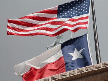 Flagi Stanów Zjednoczonych i stanu Teksas, zdjęcie ilustracyjne