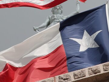 Flagi Stanów Zjednoczonych i stanu Teksas, zdjęcie ilustracyjne