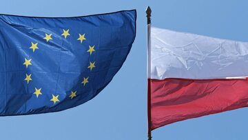 Flagi UE i Polski, zdjęcie ilustracyjne
